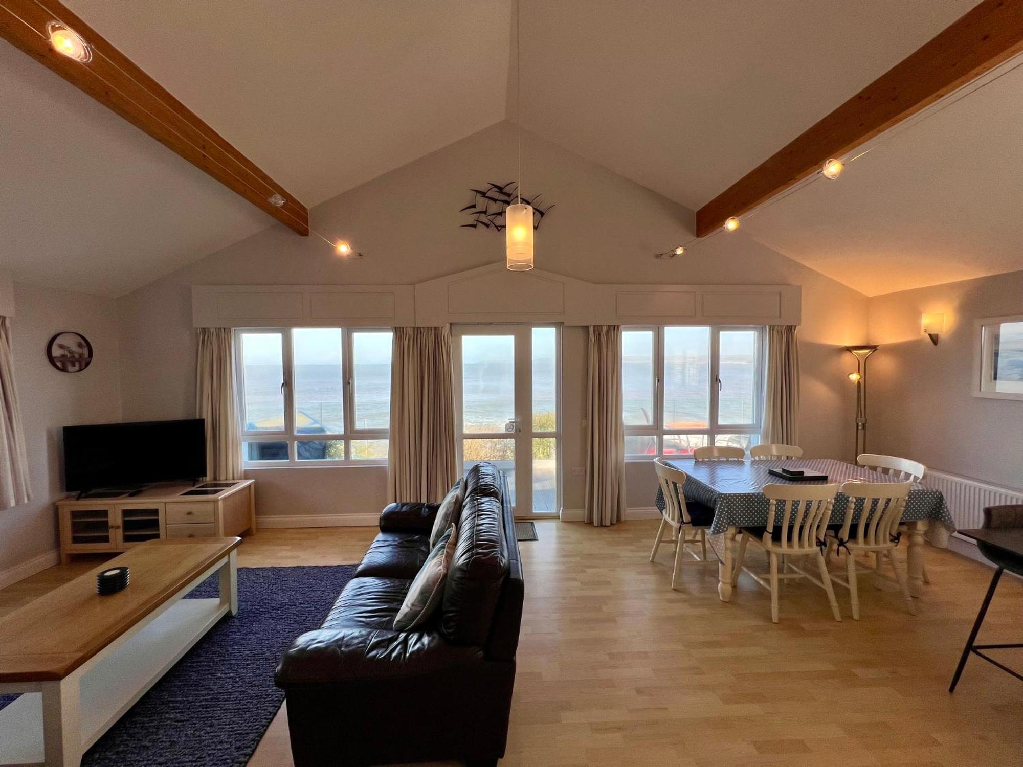 Golden Bay Village Апартаменты *