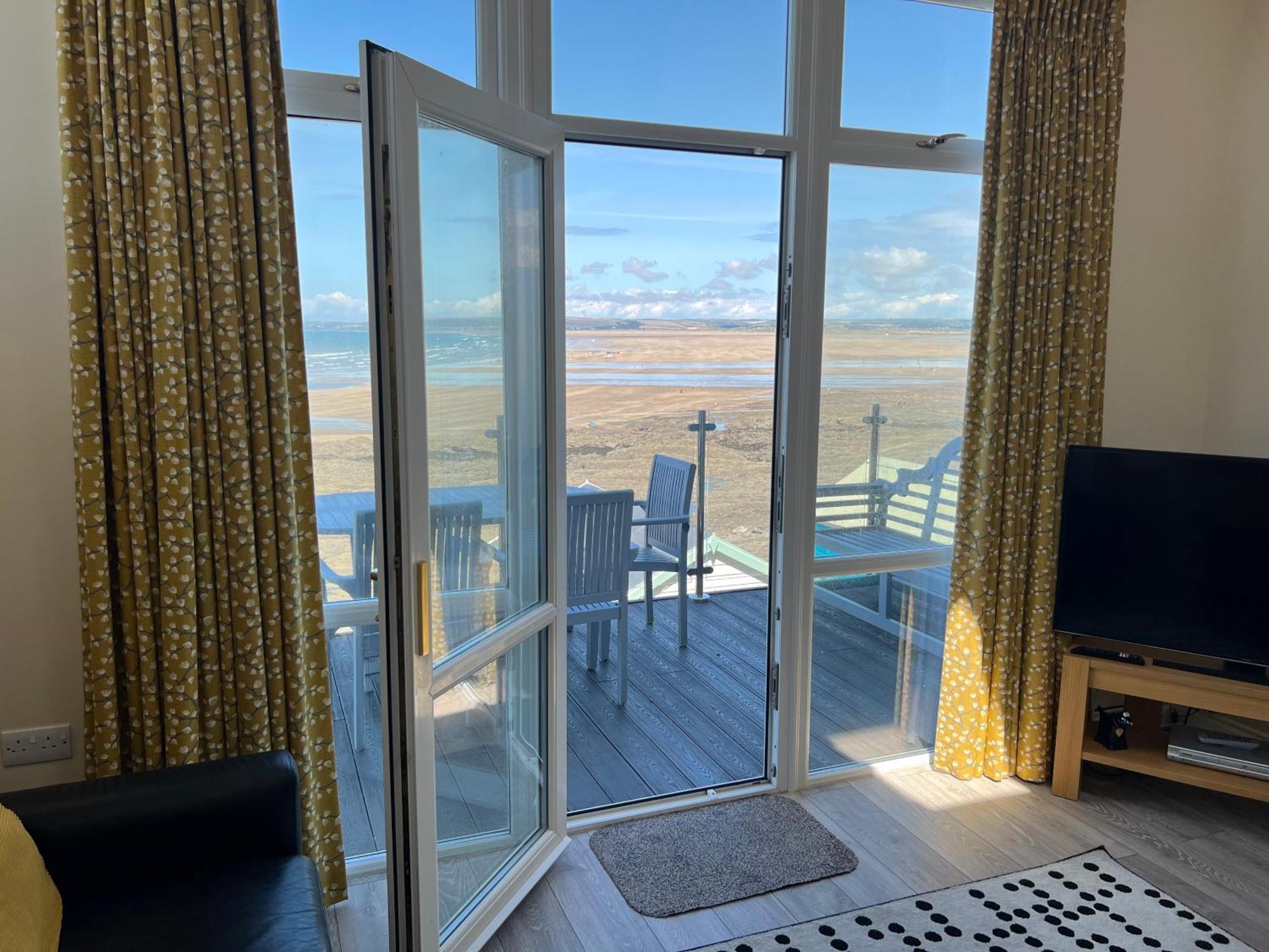 Апартаменты Golden Bay Village *