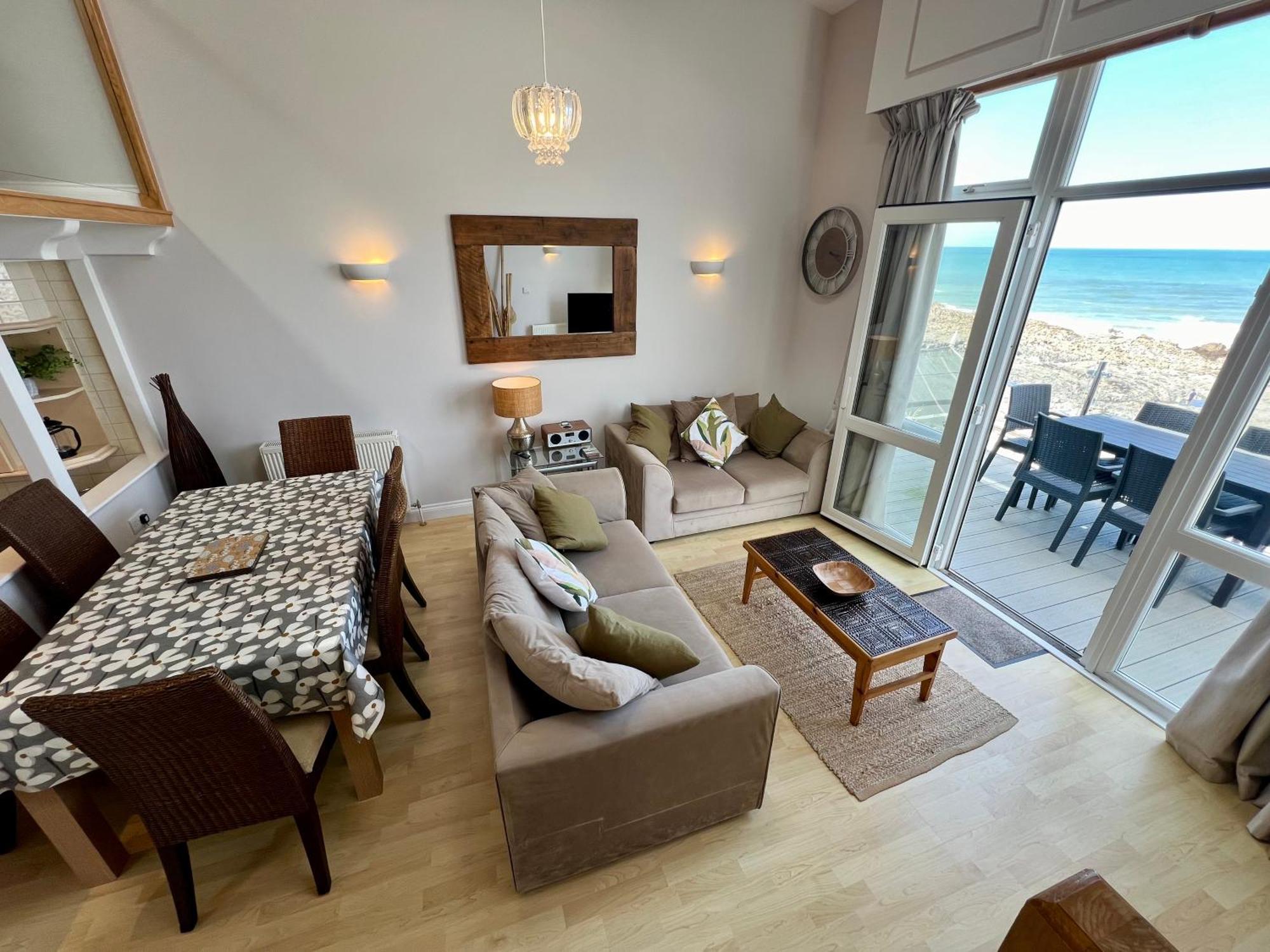 Golden Bay Village Апартаменты Вествард Хо
