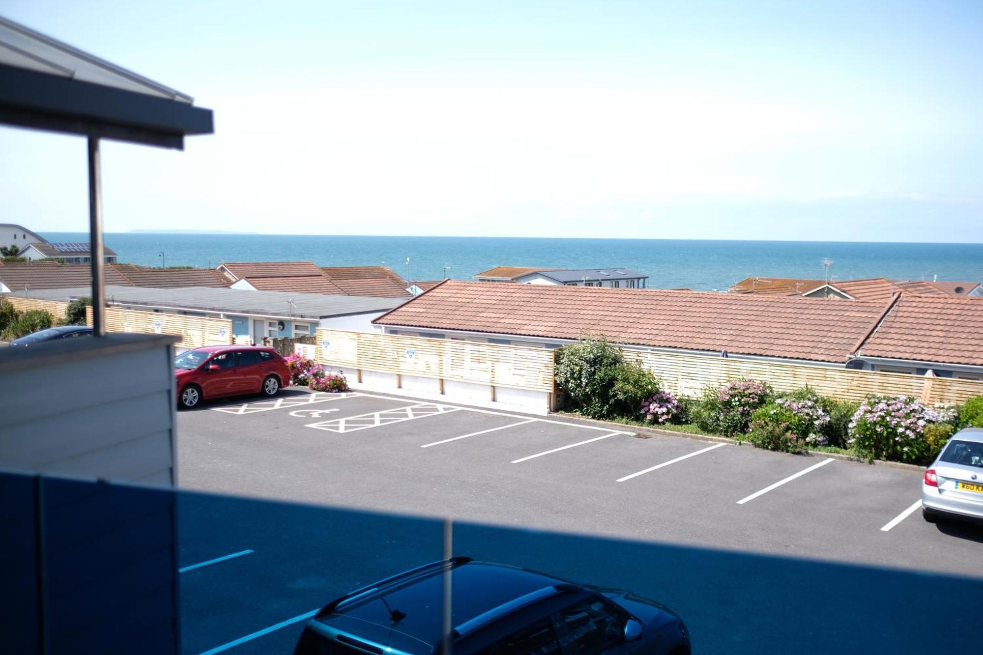 Golden Bay Village Apartment *